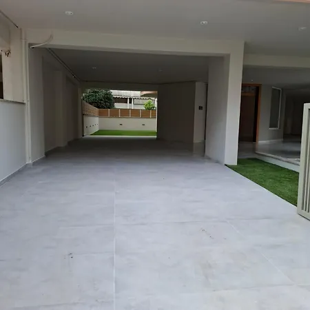 Ioanna's Luxury Two Bedroom Apartament